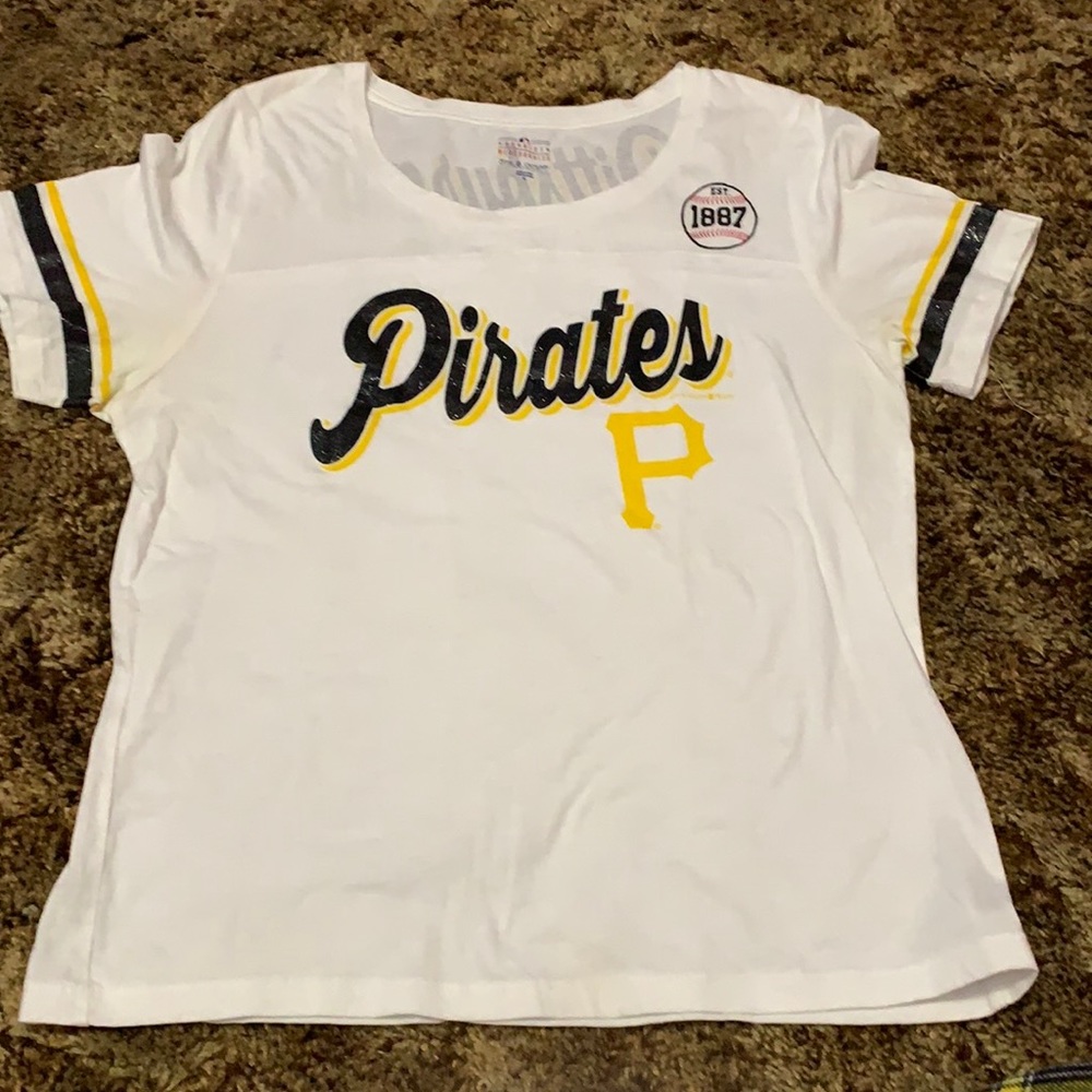 Women’s size xl(fits like L) 5th&ocean pirates tee